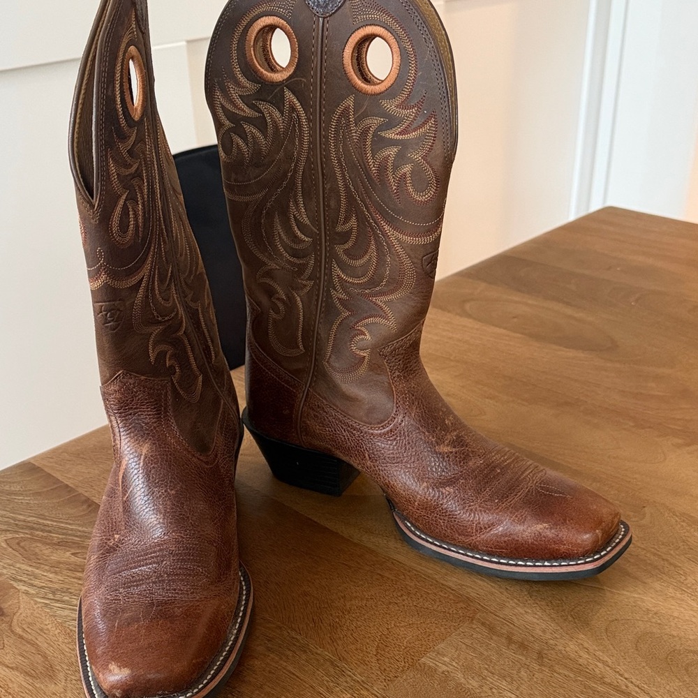 Ariat Classic Brown Leather Cowboy Boots